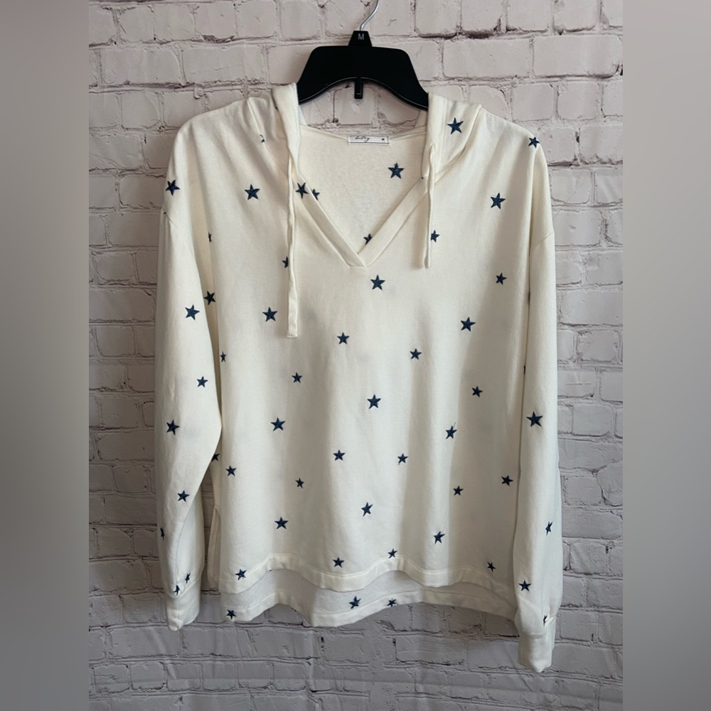 NWOT Britny Cream with Blue Embroidered Stars Hoodie Hi Low Hem Size M